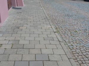 Z ušetřených peněz ze zimní údržby silnic se opraví chodníky na Werichově ulici