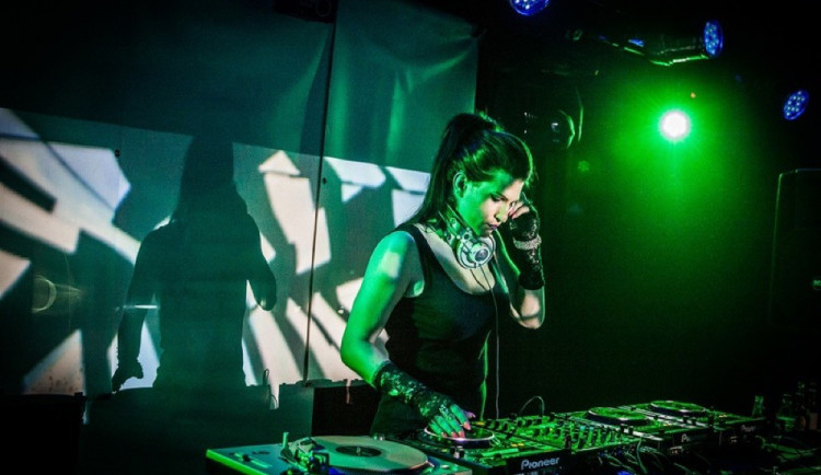 Čtvrtý ročník multižánrového festivalu Letiště se ponese v duchu art & party