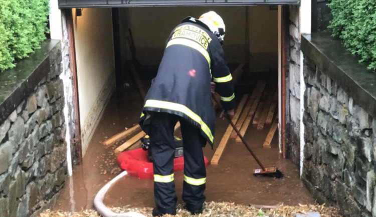 Hasiči měli kvůli bouřce stejný počet výjezdů, který normálně řěší za týden