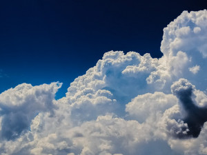 POČASÍ NA ČTVRTEK: Přes den se ještě sem tam zatáhne, večer se obloha úplně vyjasní