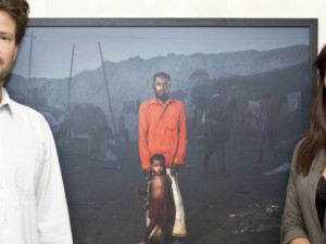 V Café Amadeus je k vidění nová fotografická výstava. Černé slzy ukazují život lidí v Bangladéši