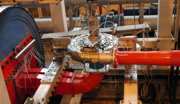 Na Dlouhých stráních se chystá výměna obřího oběžného kola