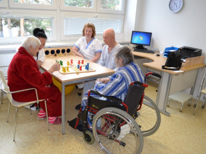 Pacientům s demencí pomáhá v Jesenické nemocnici bazální stimulace