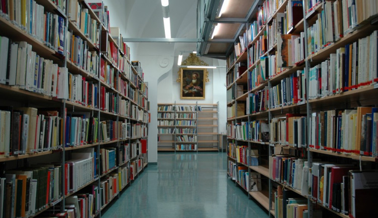 Studenti z celého světa přijíždějí do Olomouce, aby se na univerzitě naučili česky