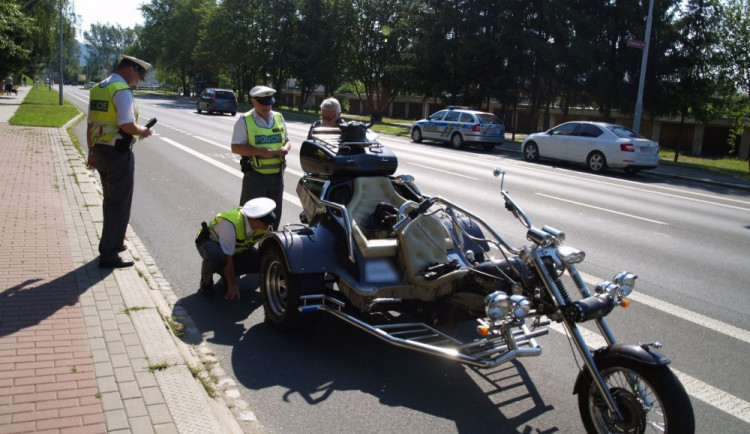 Policisté se zaměřili na motorkáře. Kontrolou prošli bez újmy téměř všichni, až na jednoho