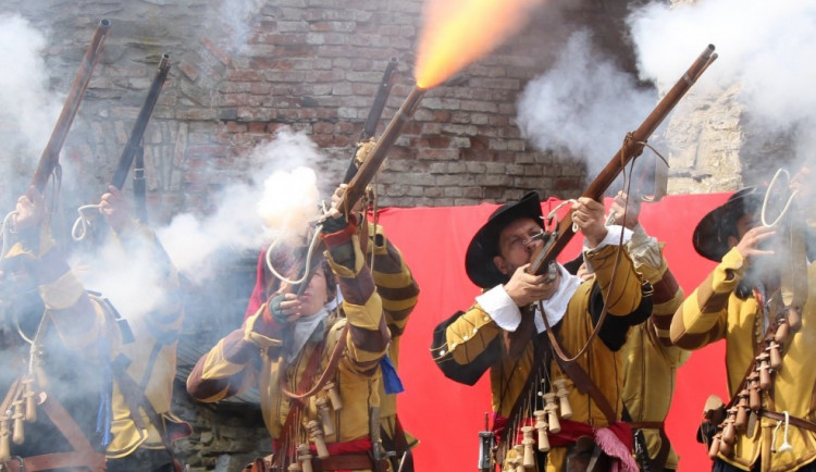 Hrad Sovinec se ponoří do temné doby třicetileté války. Odehraje se zde velká bitva o hrad