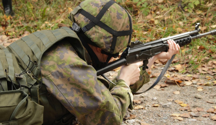 Do české armády přichází víc vojáků, než z ní odchází