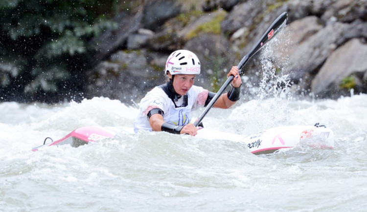 České juniorky ve sjezdu drtí světovou konkurenci