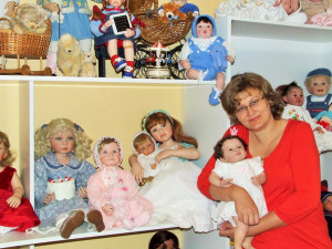 Eva Cigánková ze Štěpánova má doma sbírku čítající stovky panenek. Plánuje otevřít i muzeum