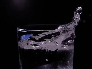 Připijte si v olomouckých kavárnách sklenicí kohoutkové vody. Pomůžete tak chudým lidem na Haiti