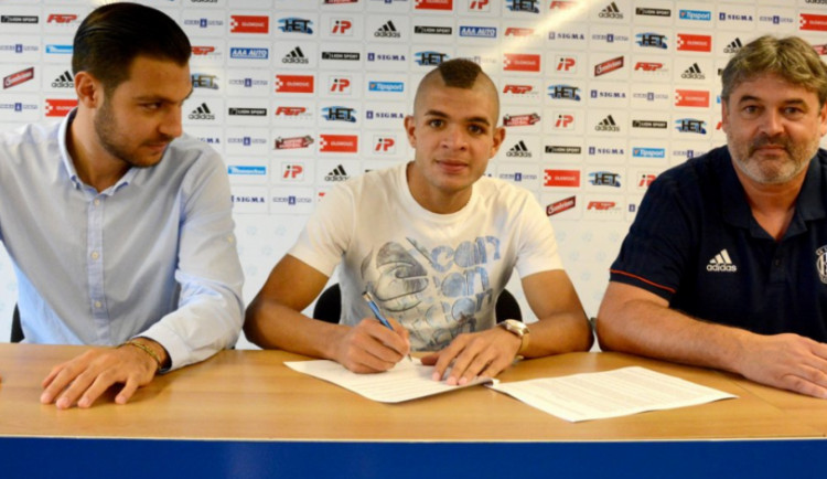 Fotbalové Sigmě se na roční hostování upsal venezuelský záložník Romero