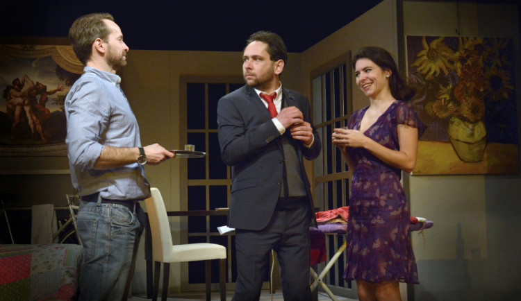 Hrad Bouzov v sobotu opět oživí divadelní herci. Tentokrát s představením Smím prosit?