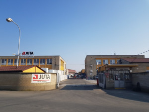 Výrobní závod Juta v Olomouci pokračuje v modernizaci závodu. Nyní nabírá nové posily