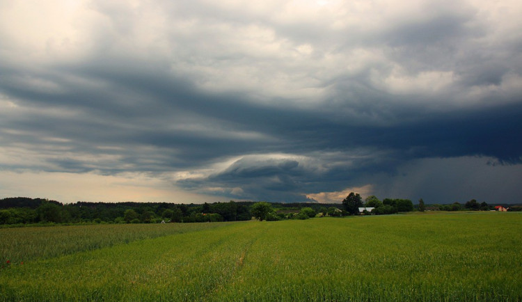 POČASÍ NA ČTVRTEK: Zpočátku dne bude oblačno, poté se vyjasní. Teploty stejné jako včera