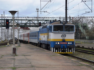 Případ pádu dítěte z vlaku otevře soud v Olomouci začátkem září