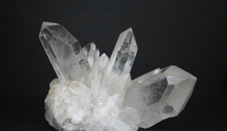 Kolem obce Velká Kraš leží stovky tun křišťálu. Plánuje se jeho těžba