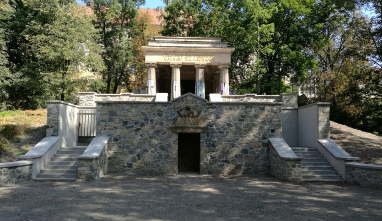 FOTO: Olomoucké mauzoleum má za sebou první etapu rekonstrukce