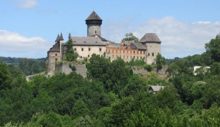 Dobrovolníci se zapojí do renovace hradu Sovinec