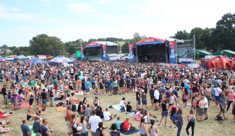 FOTOGALERIE: Festival HRADY CZ na Bouzově nabídl krásné počasí a skvělý line-up