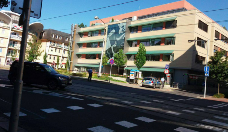 AKTUÁLNĚ: Policie uzavřela budovu Namiro v centru Olomouce kvůli podezřelému kufříku