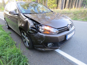 Vypadlá paleta z korby náklaďáku způsobila dopravní nehodu