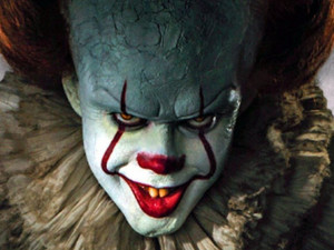 RECENZE: Nové To působí oproti knižní předloze plytce, klaun Pennywise ale spolehlivě vyděsí