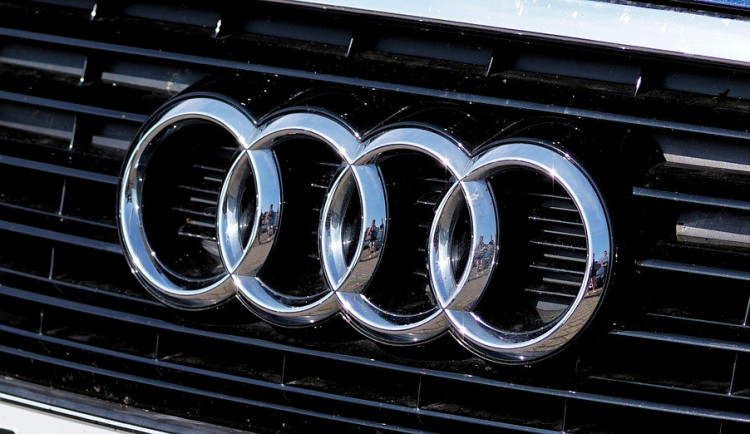 Dvacetiletá žena bez řidičského průkazu řídila opilá auto. Hrozí jí až jeden rok vězení