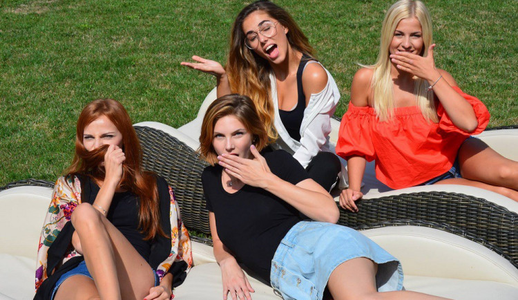 Slavnostní finálový večer České Miss se blíží! Podívejte se na první čtyři půvabné finalistky