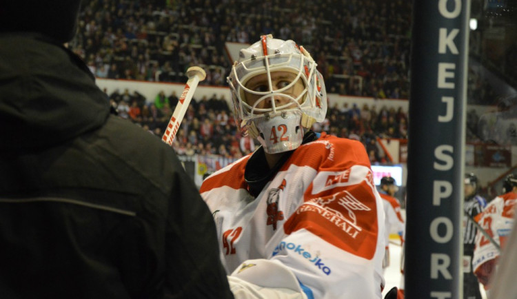 FOTO: Venera chtěl v Plzni Konráda v brance střídat, ale nemohl. Náhradník Matoušek si vzal špatné kalhoty