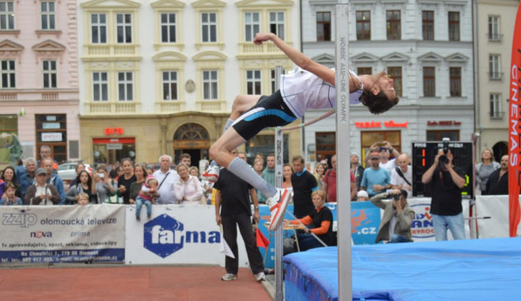 FOTOGALERIE: Dvanáctý ročník Hanácké laťky na Horním náměstí tentokrát Bába nevyhrál