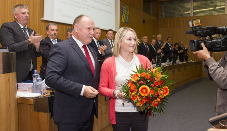 Hejtman vyznamenal Darinu Nešporovou, učitelku školky, která zachránila život čtyřem dětem