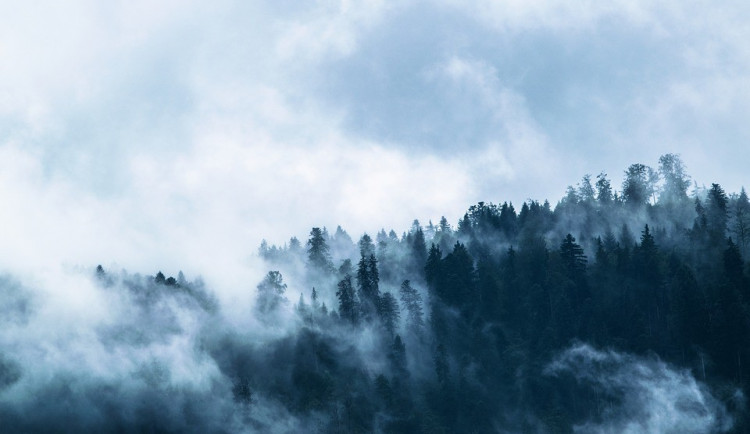 POČASÍ NA ČTVRTEK: Občas zaprší, teploty se vyšplhají nejvýše na 15 stupňů