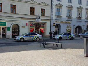 Třetí nahlášená bomba v jeden den, tentokrát policie vyjížděla do prostějovské Unicredit Bank