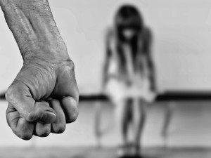 Olomoucký soud poslal na dvacet let do vězení pedofila, který zneužil tři děti. Dívku se snažil uškrtit