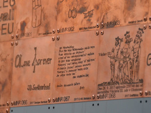 FOTOGALERIE: Vodární ulice v novém kabátu. Zeď vzkazů dnes byla oficiálně představena