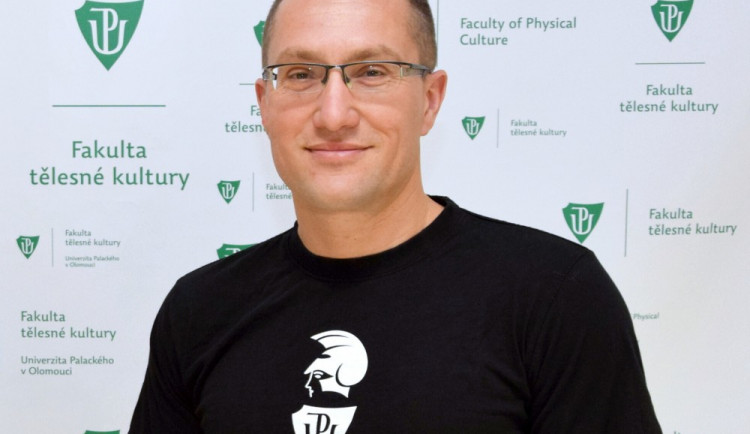 Novým děkanem Fakulty tělesné kultury je Michal Šafář. Byl například psychologem Petry Kvitové