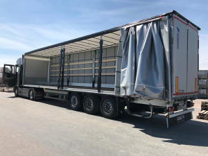 Z kamionu zaparkovaného u Daskabátu někdo v noci ukradl zboží za milion. Řidiči spali v kabině