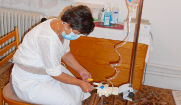 Domácí péče přerovské nemocnice rozšířila své služby o domácí dialýzu