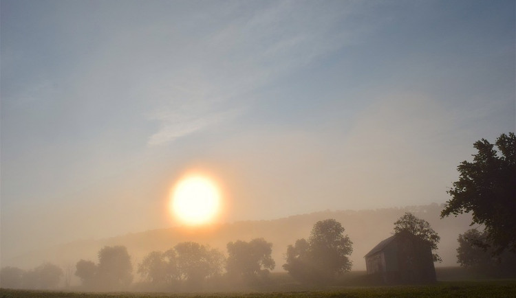 POČASÍ NA ČTVRTEK: Ráno mlhy, přes den polojasno. No, a večer přijdou zase mlhy