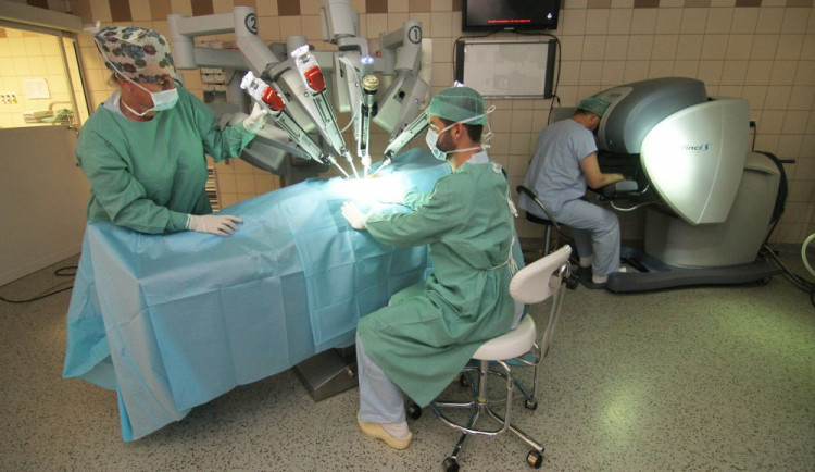 Nemocnice pořádá akci v Šantovce, lidé si budou moci vykoušet operaci pomocí robota