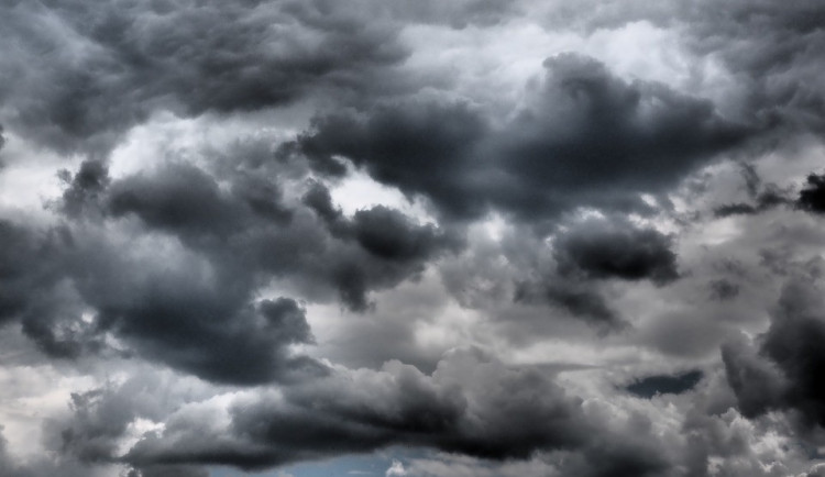 POČASÍ NA ČTVRTEK: Teploty kolem patnácti stupňů, k večeru bude přibývat oblačnosti