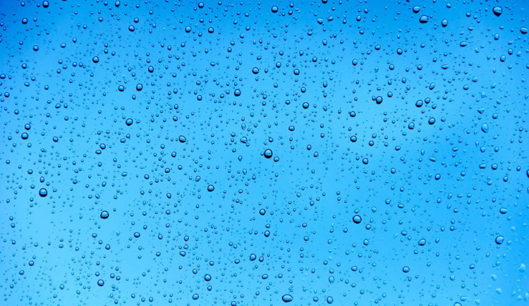 POČASÍ NA PONDĚLÍ: Vítr už nebude tak silný, během dne se můžou objevit přeháňky