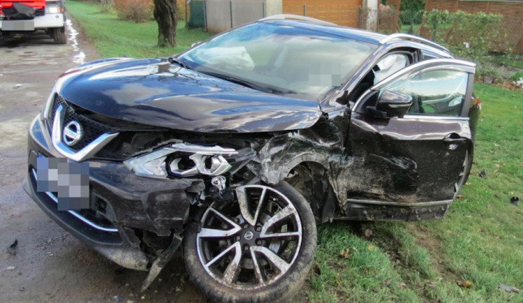 U Senice na Hané se čelně střetla dvě auta, zranily se čtyři osoby. Jeden z řidičů odmítl zkoušku na alkohol