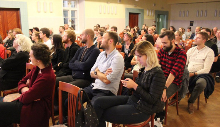 PechaKucha Night dnes poprvé míří do Prostějova. Představí lokální umělce a tvůrce