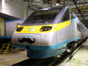 České dráhy se zapojily do akce Movember. Pendolino vyjelo symbolicky s knírem