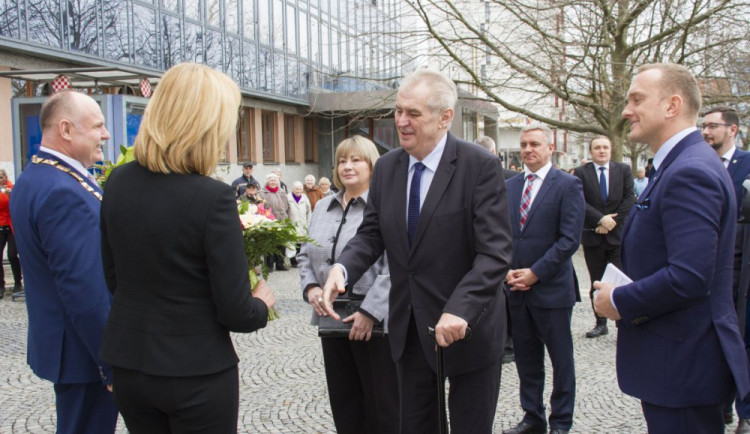 Zeman se setká s občany Olomouckého kraje. Podívejte se na jeho program