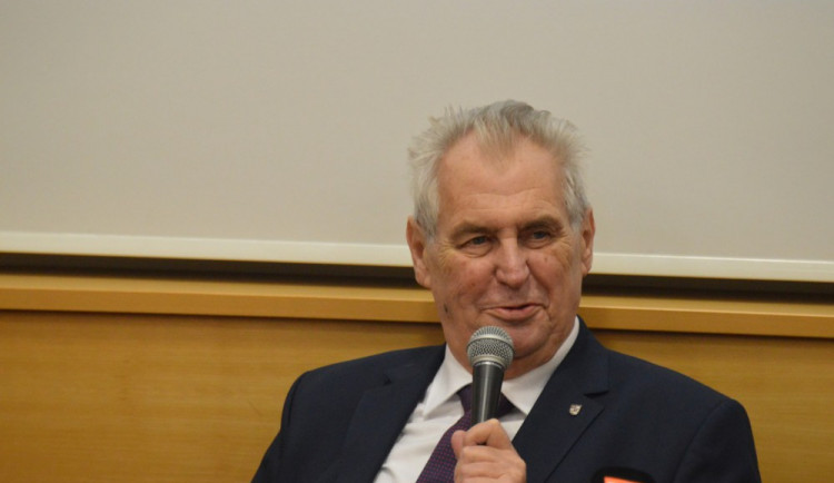 FOTOGALERIE: Zeman přijel do Olomouce. Vládu se podle něj podaří sestavit ve druhém kole