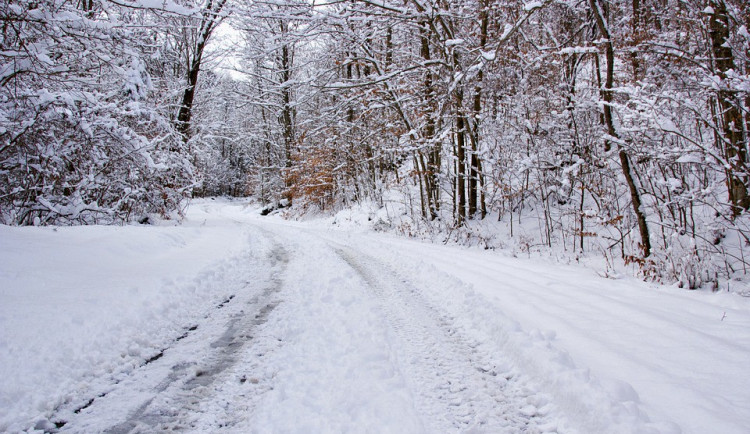 V Jeseníkách sněžilo, silnice jsou s opatrností sjízdné