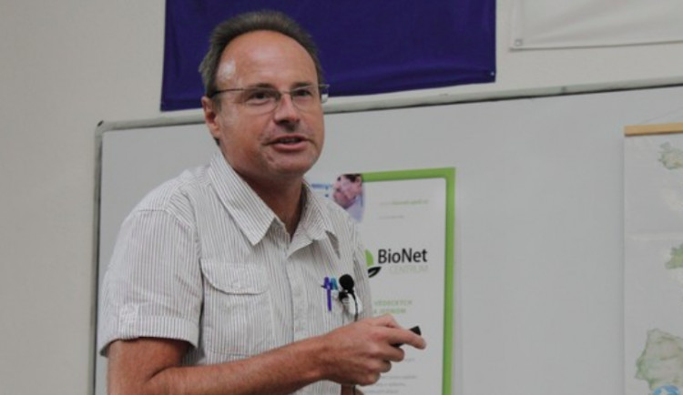 Anonym nařkl děkana přírodovědecké fakulty, že zatajuje psychickou nemoc. Jsou to lži, zní z univerzity