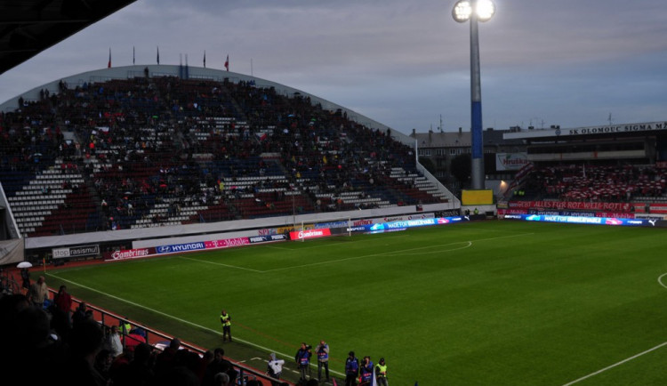 Zastupitelstvo města dnes schválilo záměr radnice koupit Andrův stadion